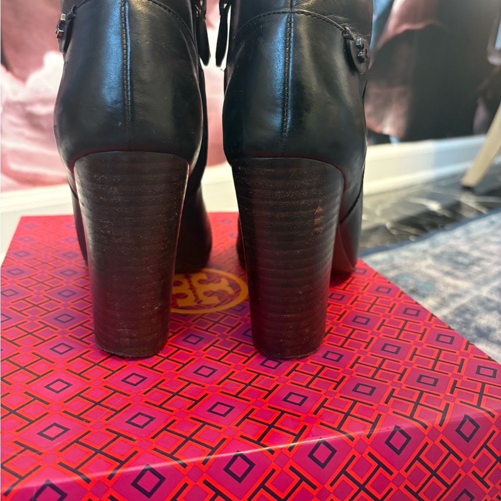 Tory Burch Booties Boot Ankle Black Leather Stacked Block Heel Womens 10 - Picture 4 of 6